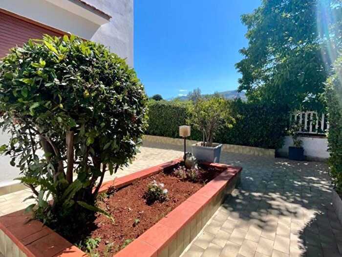 Casa con 6 locali in affitto in Via Afrodite, Mondello Valdesi, Palermo