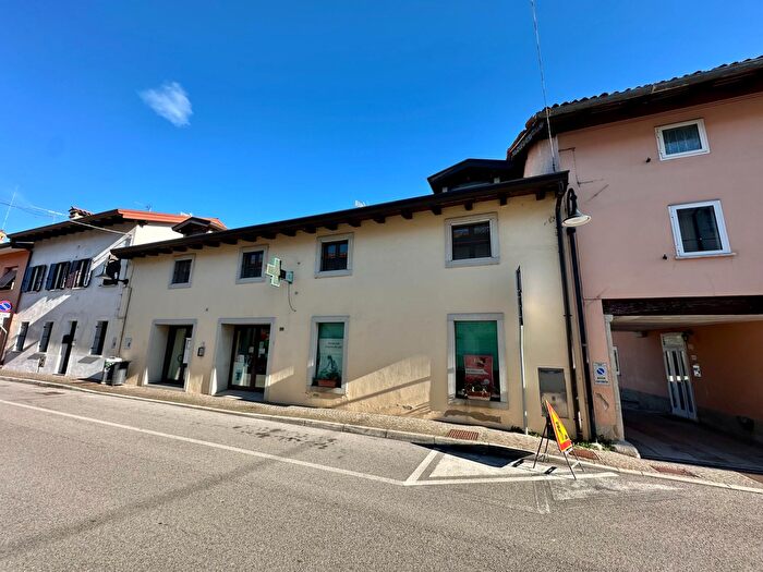 Appartamento quadrilocale in vendita in Via Roma, Chiopris Viscone