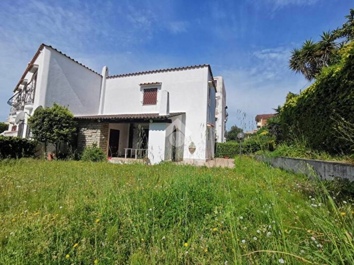 Casa trilocale in affitto in Passeggiata delle sirene, Lavinio Mare, Anzio