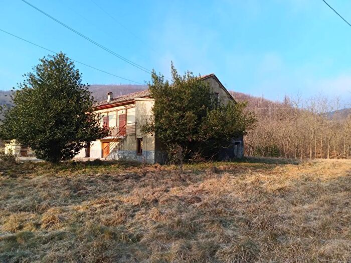 Casa con 8 locali in vendita in Località Acque, Mallare