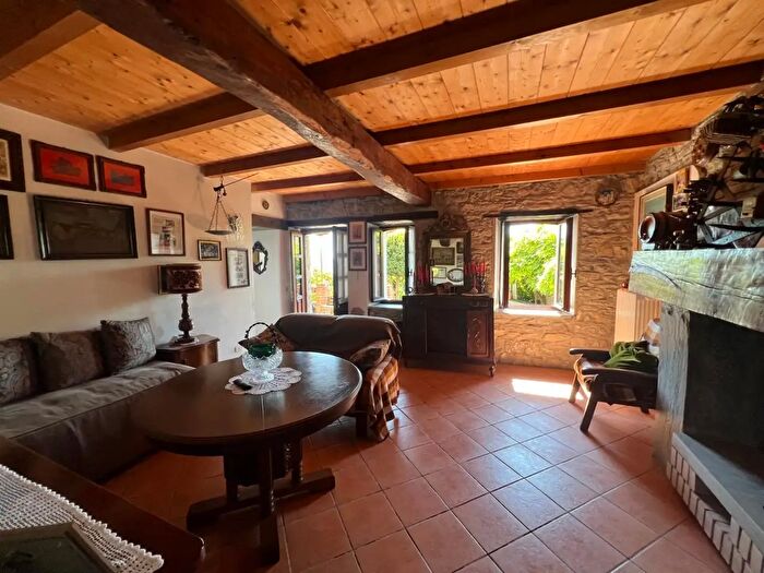 Casa con 5 locali in vendita in Via Roma, Bore