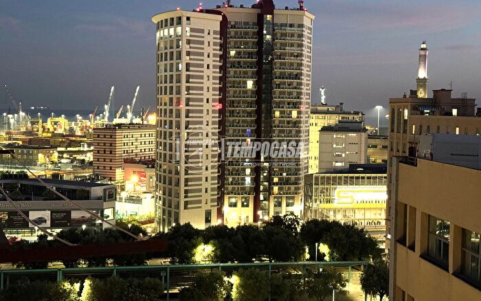 Appartamento quadrilocale in vendita in Via Dino col, Genova