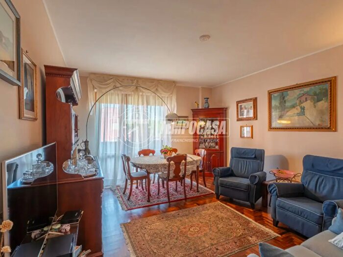 Appartamento quadrilocale in vendita in Via Oreste Lizzadri, Piombino