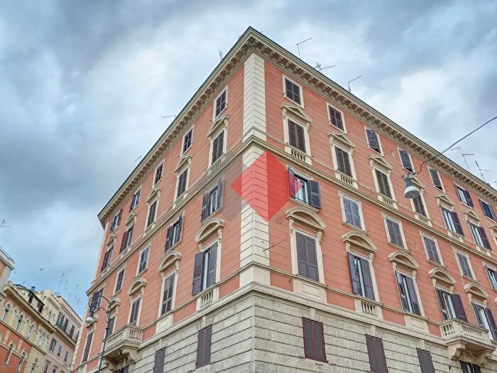 Appartamento trilocale in vendita in Piazza Alessandria, Roma