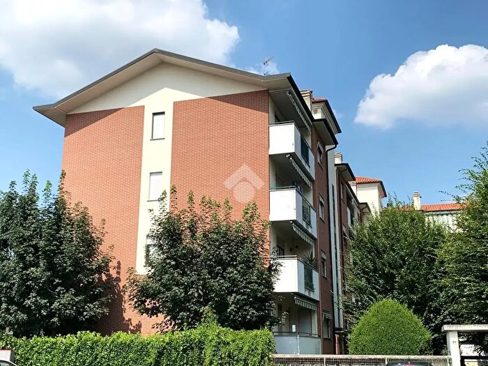 Appartamento trilocale in vendita in Via Olona, Gallarate