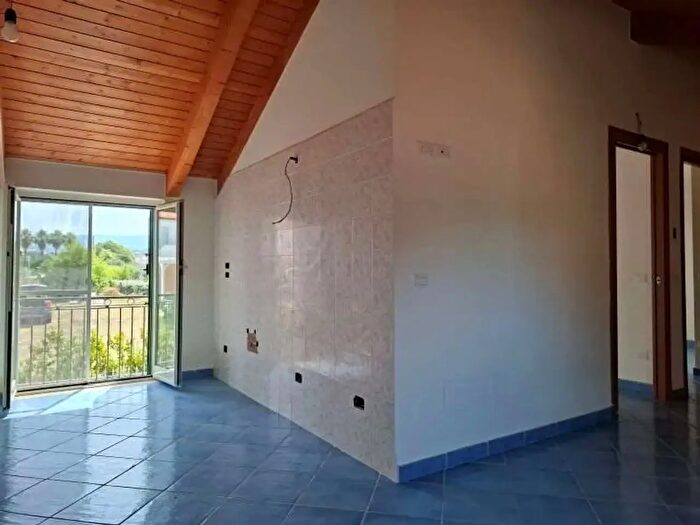 Appartamento trilocale in vendita in Via Beato Simeone, Castellabate