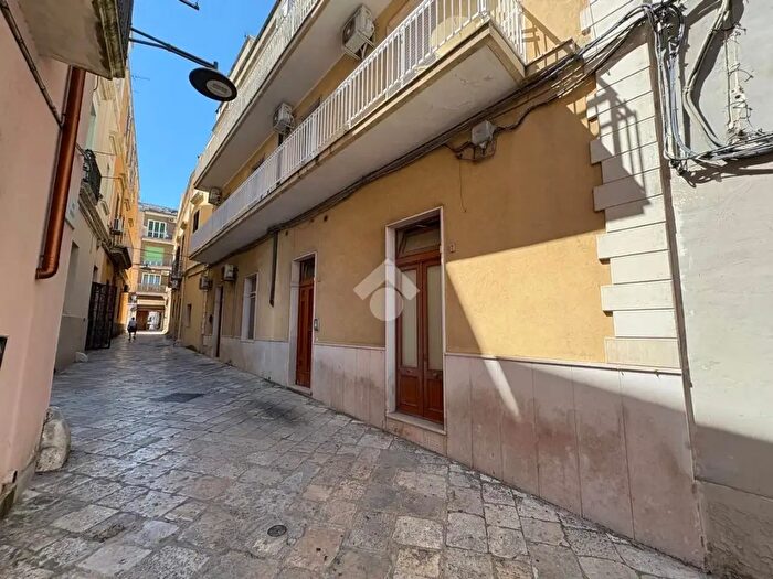 Appartamento trilocale in vendita in Vico Bianchi, Brindisi