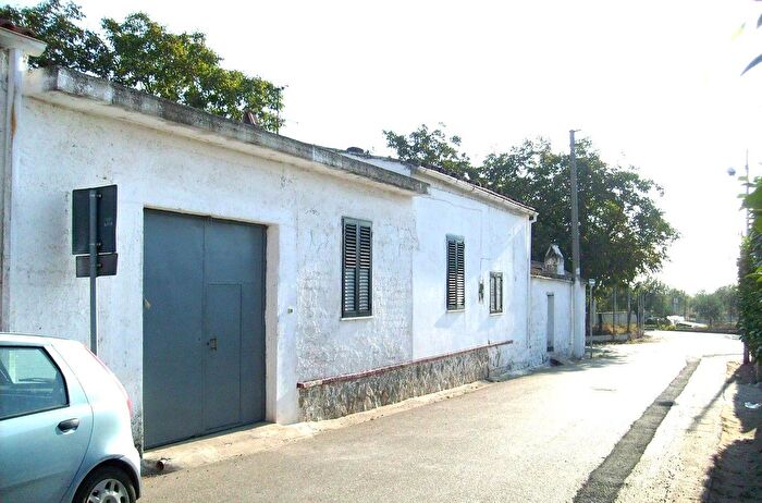 Casa quadrilocale in vendita in Via San Martino a Valle, Falciano Del Massico