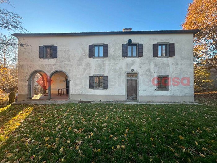 Appartamento con 20 locali in vendita in Montemignaio