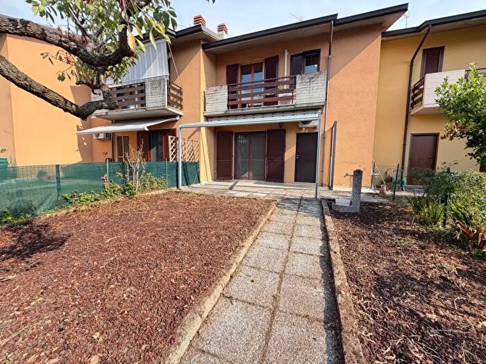 Casa con 5 locali in vendita in Via Frazione Riva, Gorgonzola