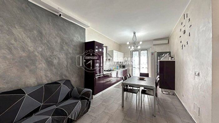 Appartamento trilocale in vendita in Via Lemie, Torino