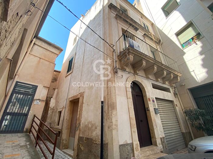 Casa con 7 locali in vendita in Corso Mazzini, Scicli