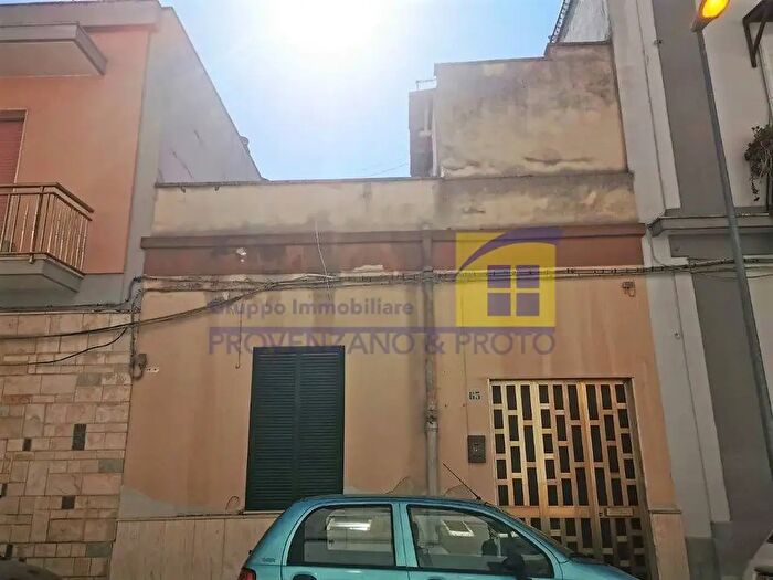 Casa trilocale in vendita in Via Piave, Brindisi