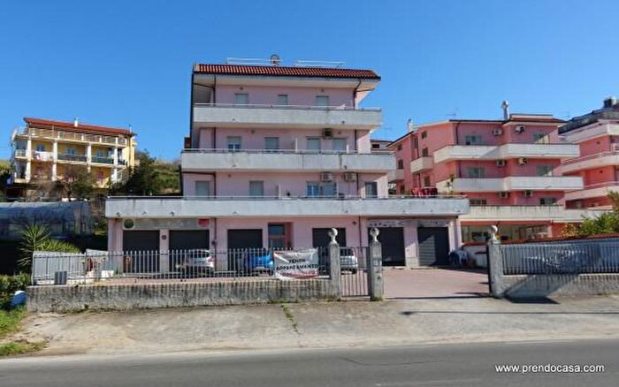 Appartamento con 6 locali in vendita in Via Solaro, Briatico