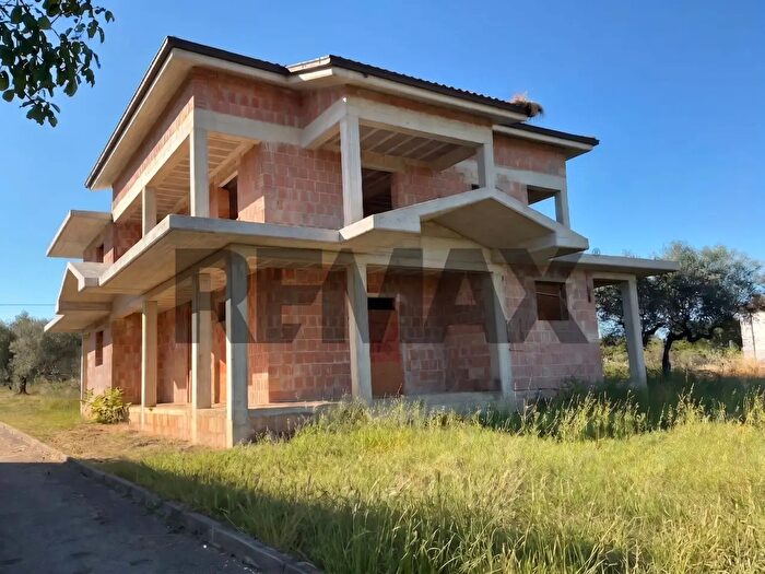 Appartamento con 10 locali in vendita in Collecorvino