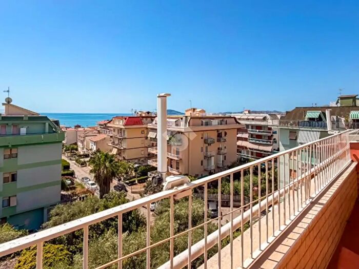 Appartamento trilocale in vendita in Via Giuseppe Verdi, Formia