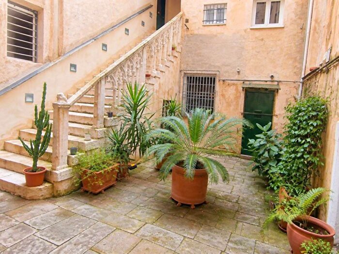 Appartamento con 5 locali in affitto in Vico delle Mele, Caricamento, Genova