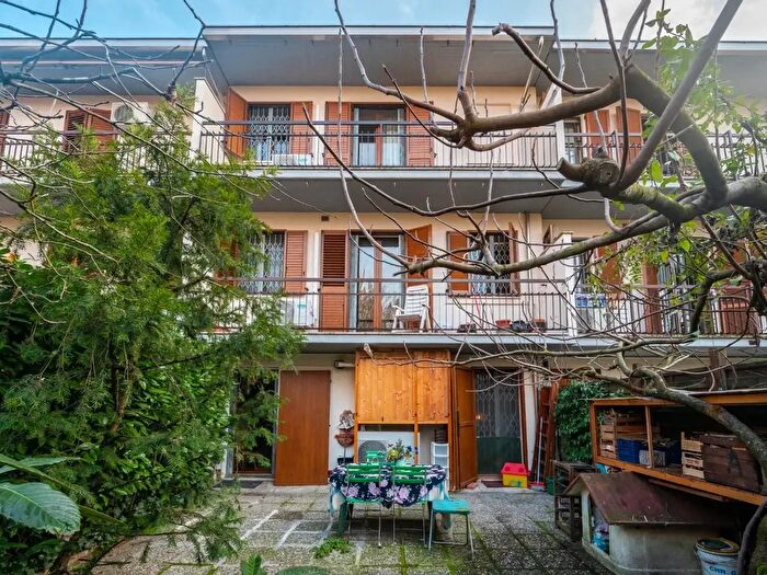 Casa con 7 locali in vendita in Via Athos Jori Lisiat, Modena