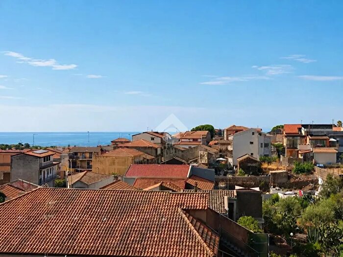 Appartamento trilocale in vendita in Via Umberto, San Pietro Clarenza