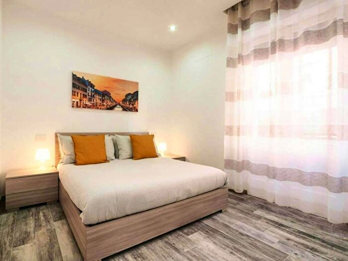 Appartamento trilocale in affitto in Via Manduria, Gratosoglio, Milano