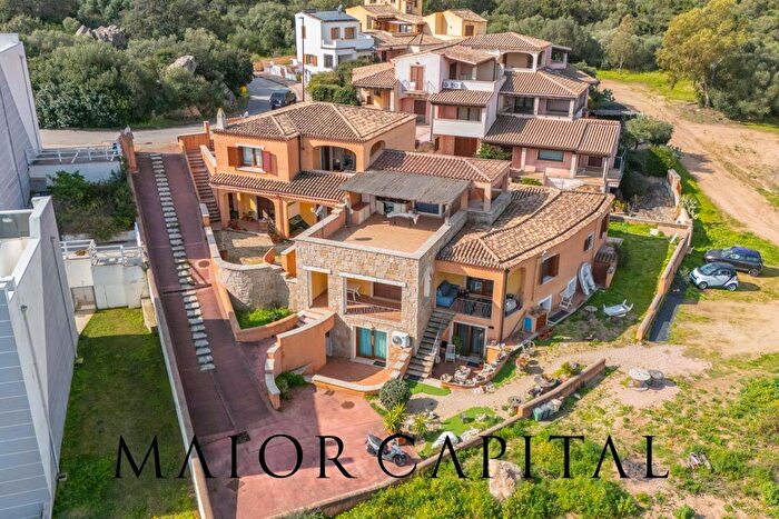 Appartamento trilocale in vendita in Via Le Maree, Arzachena