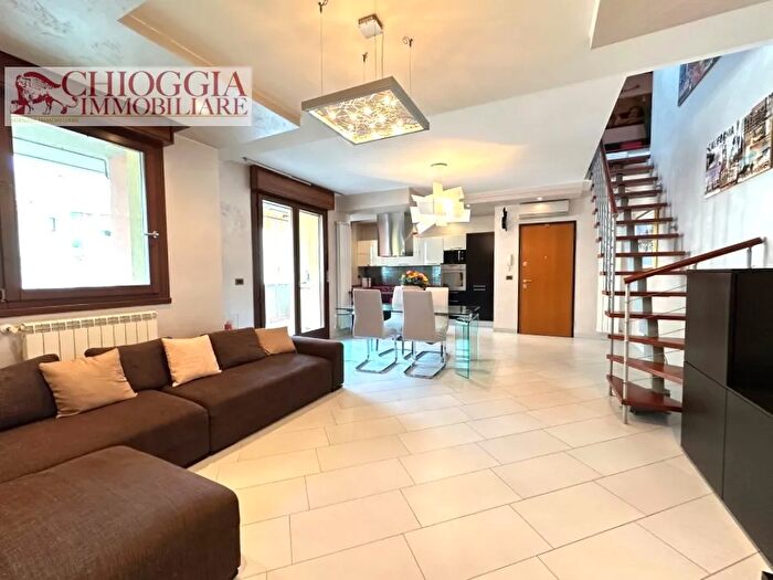 Appartamento quadrilocale in vendita in Via Nicolò Zeno, Chioggia