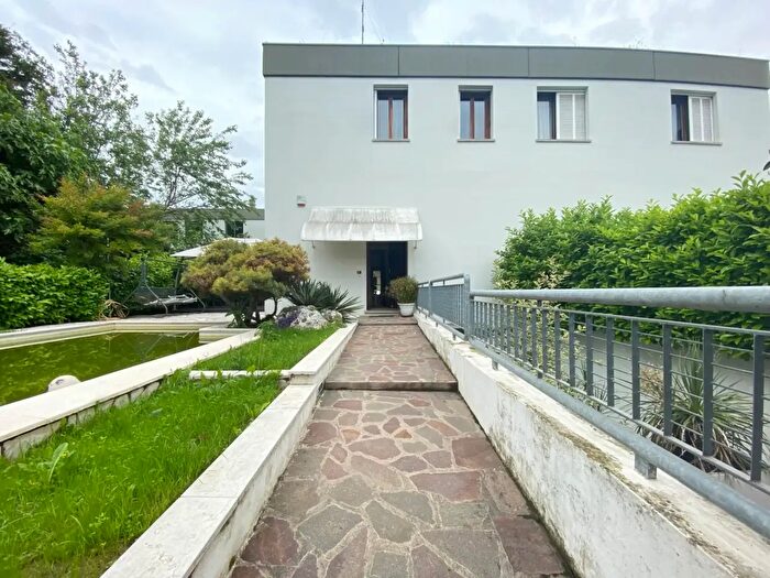 Casa con 5 locali in vendita in Via Matteotti, Noventa Vicentina