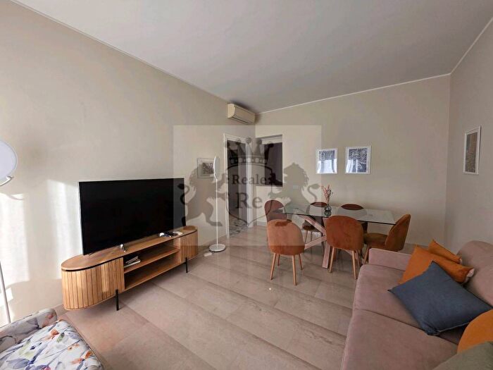 Appartamento trilocale in affitto in Buenos Aires, Milano