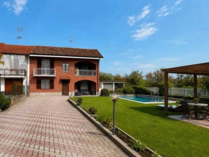 Casa con 6 locali in vendita in Via Agostino Morando, Roddi