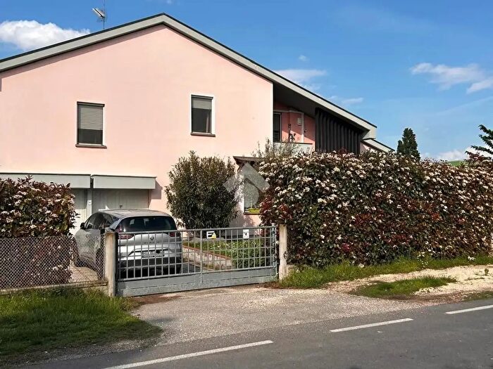 Appartamento con 6 locali in vendita in Via Zoppa, Conselice