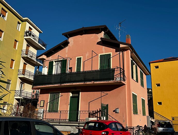Casa con 10 locali in vendita in Via Andreoli, Imperia