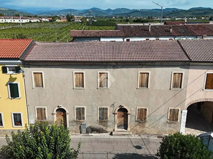 Casa con 5 locali in vendita in Via Cavour, Colognola Ai Colli