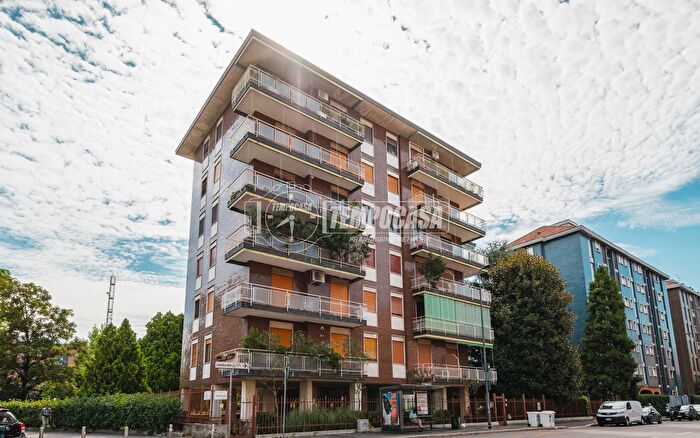 Appartamento trilocale in vendita in Via Ronchi, Milano