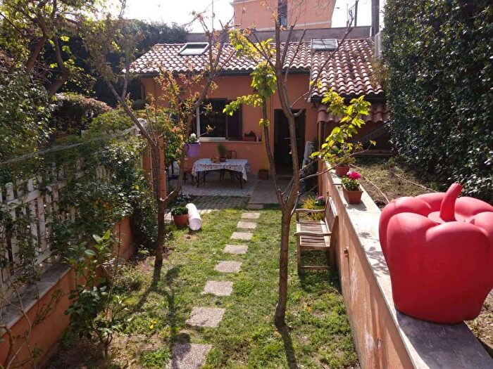 Appartamento bilocale in affitto in Via del Mandrione, Furio Camillo, Roma