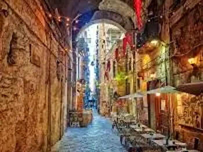 Appartamento bilocale in affitto in Via Duomo, Napoli