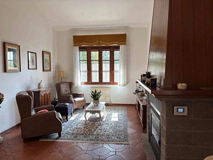 Casa con 10 locali in vendita in Barberino Di Mugello