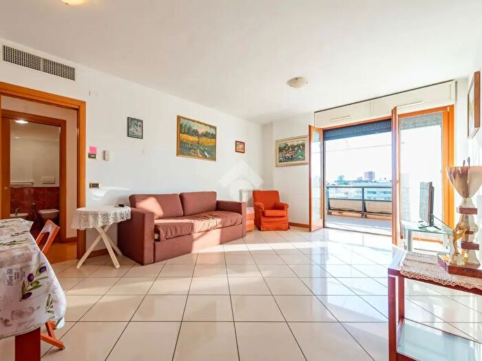 Appartamento bilocale in vendita in Via Vittorio Caprioli, Roma