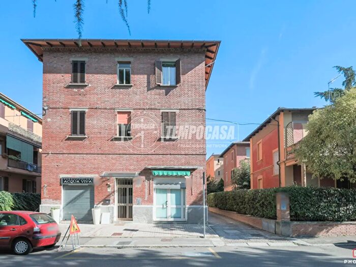 Appartamento trilocale in vendita in Via Alidosi, Bologna