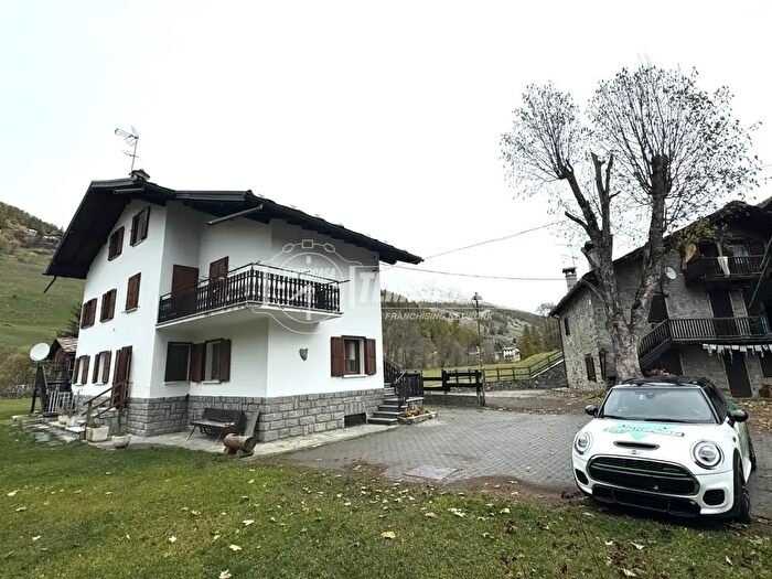 Casa con 10 locali in vendita in Frazione Trochey E Meytere, Ayas