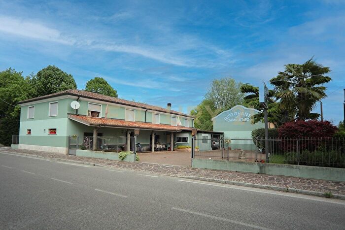 Appartamento con 8 locali in vendita in Via Giuseppe Garibaldi, Casaleone