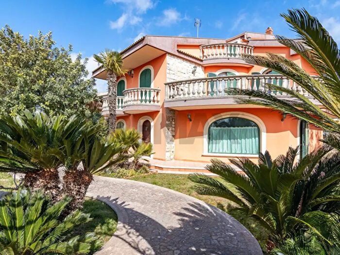 Casa con 10 locali in vendita in Via Australia, Ragusa