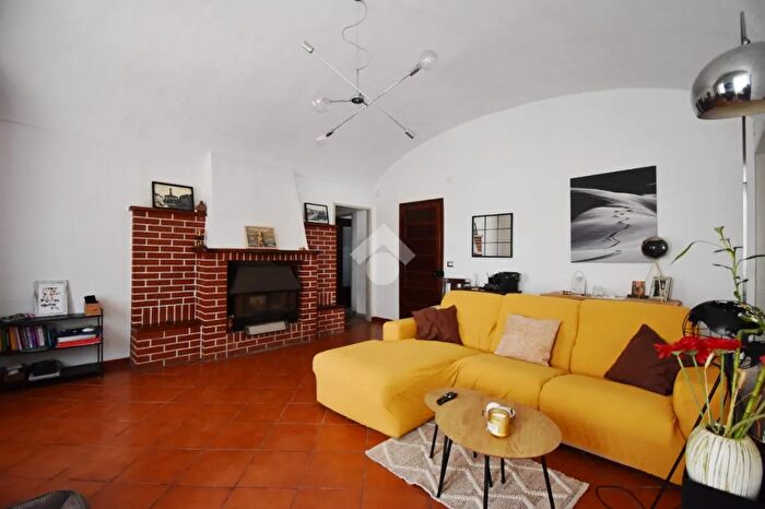 Appartamento con 5 locali in vendita in Via Azeglio, Albiano DIvrea