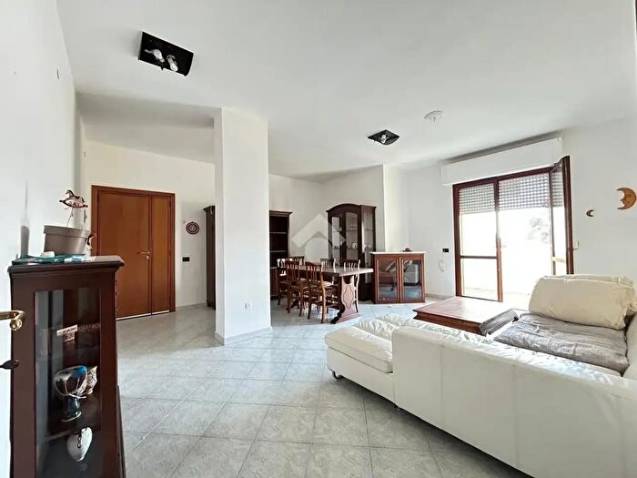 Appartamento trilocale in vendita in Via Miraglia, Elmas
