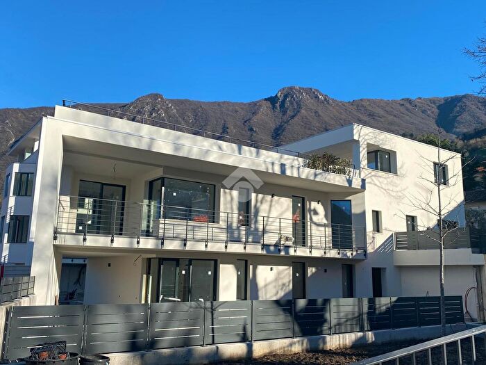 Appartamento trilocale in vendita in Via Roma, Sale Marasino