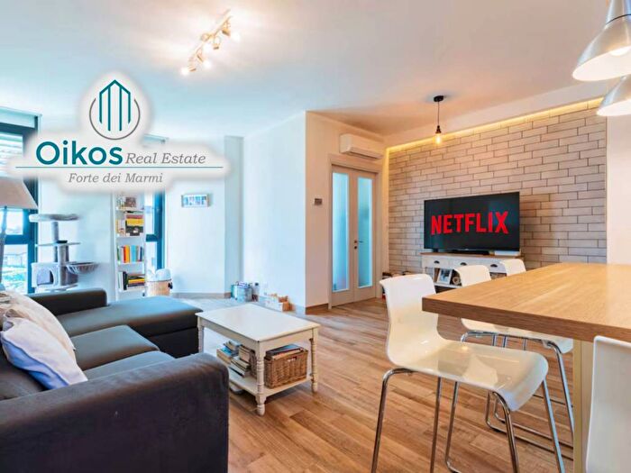 Appartamento con 6 locali in affitto in Via dellAcqua, Centro, Forte dei Marmi