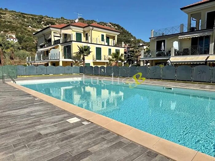 Appartamento quadrilocale in vendita in Via Due Strade Snc, Bordighera