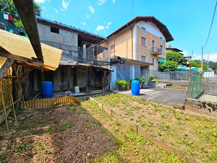 Casa con 6 locali in vendita in Via Cardinal Gusmini, Gazzaniga