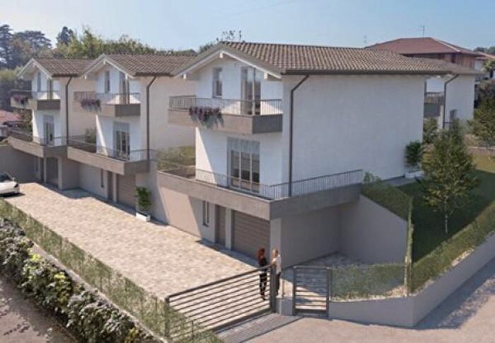 Casa quadrilocale in vendita in Viale Rimembranze, Appiano Gentile