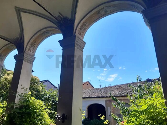 Casa con 15 locali in vendita in Via Gramsci, Novi Ligure