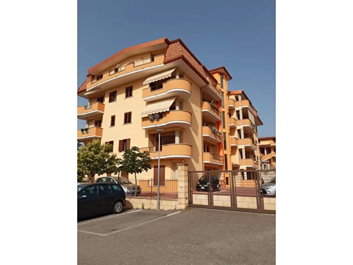 Appartamento trilocale in vendita in Contrada Varrolate, Rose